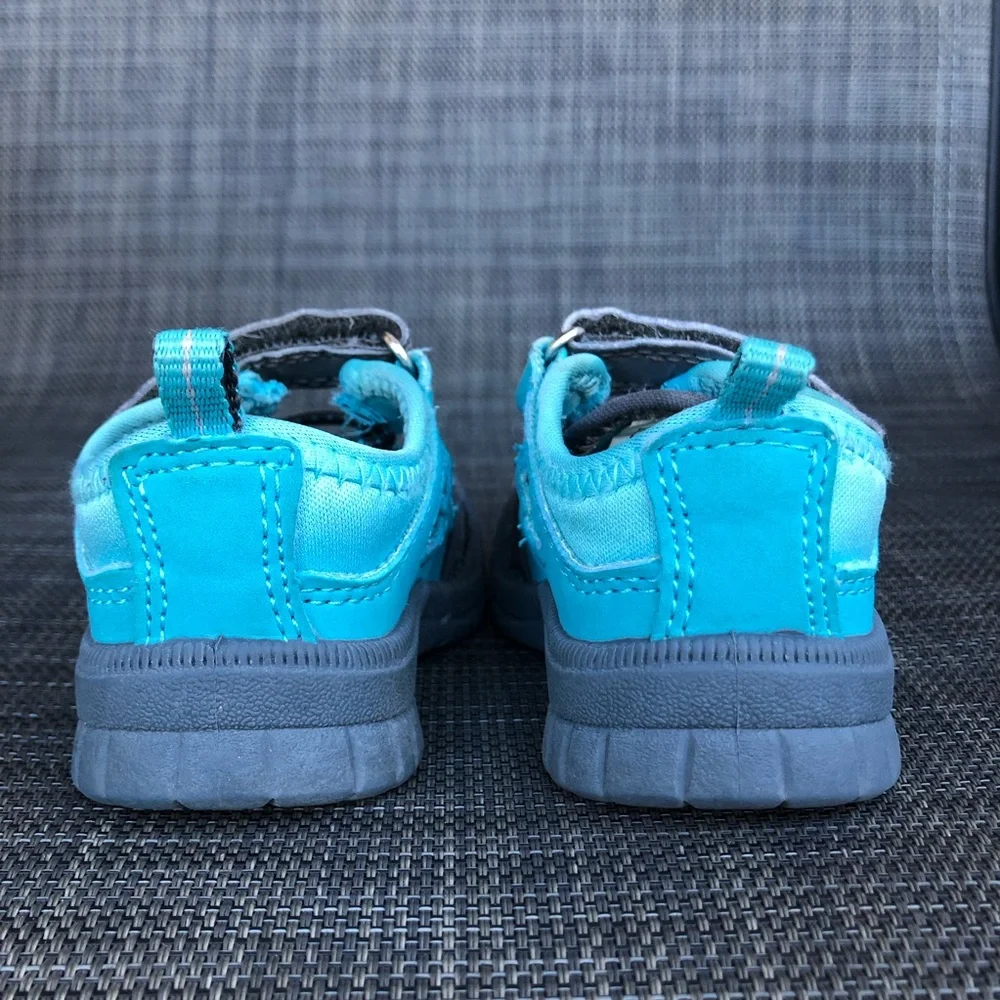 OshKosh B'gosh Turquoise Water Shoes with Adjustable Strap Infants size 2